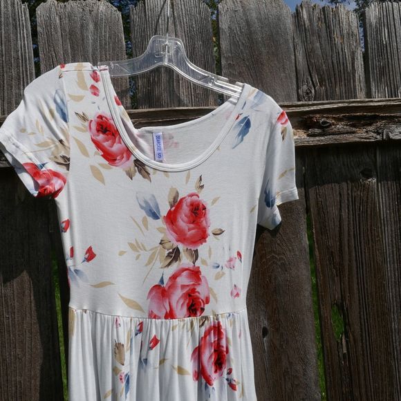 Dearcase Stretch Maxi Dress White Floral Small NWOT Pockets Rayon Blend - Picture 7 of 10